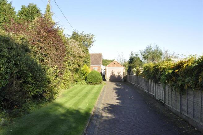 Front driveway.JPG