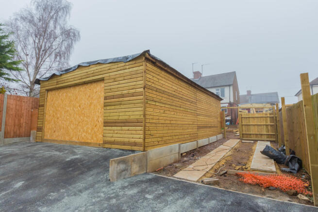 Garage/Workshop