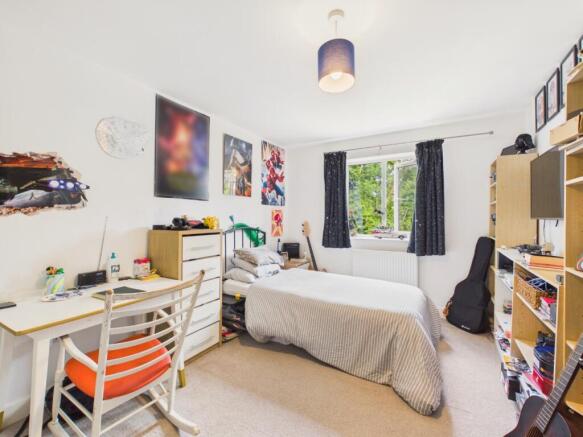 4 bed Semi-Detached for sale Image 11