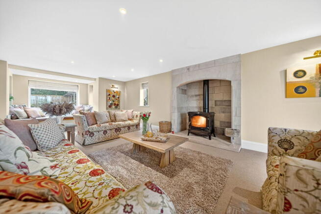 6 bed Detached for sale Image 8