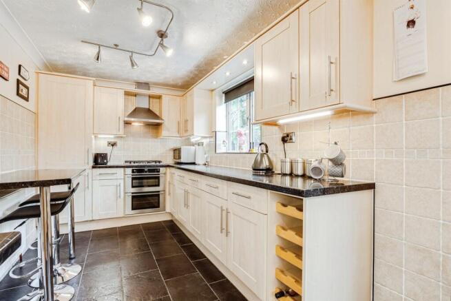 4 bed Detached for sale Image 4