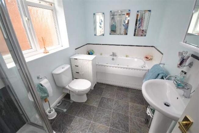 En-suite bathroom