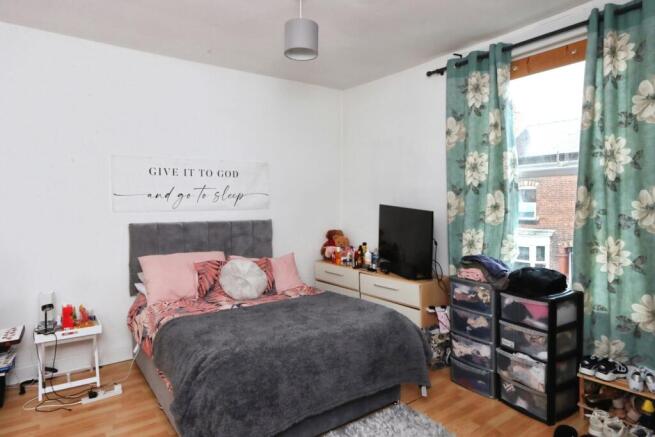 3 bed Terraced for sale Image 10