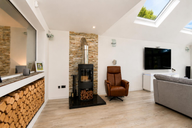 5 bed Detached for sale Image 9