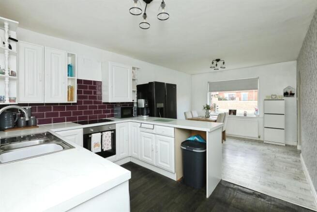 3 bed Town House for sale Image 8