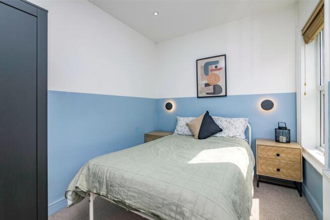 luxury-4-bedroom-student-house---2-bath-+-bills-included-image-5.jpg
