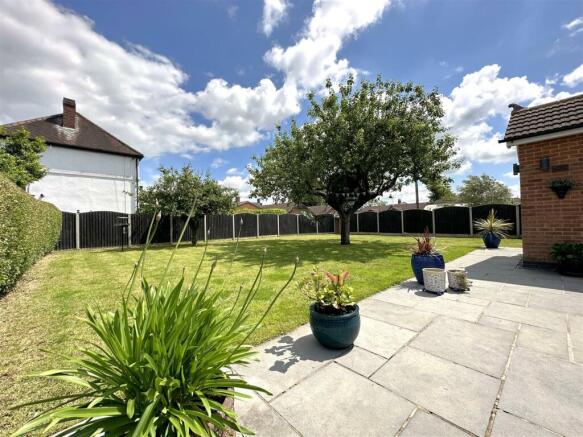 Wonderfully Private Garden 829