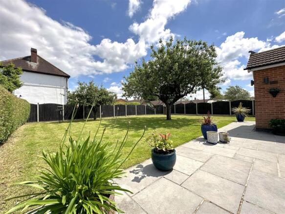 Wonderfully Private Garden 829