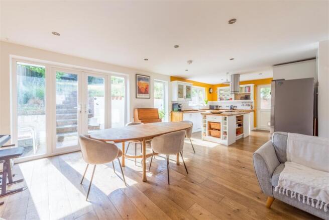 49 Westdene Drive-9.jpg