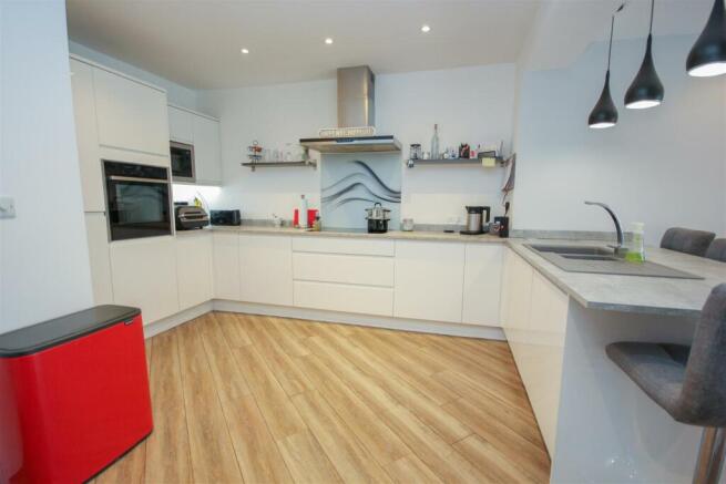 Kitchen 1.jpg