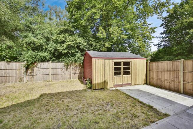 Private Rear Garden With Patio & Shed