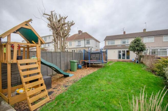 Rear garden pic 2.jpg