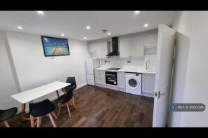 Flat B, 61, Rosendale Road, London SE21 8DY