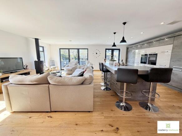 4 bed Bungalow for sale Image 8