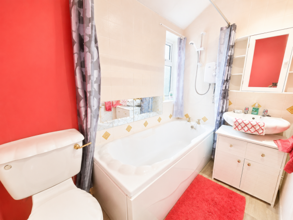 3 bed Terraced for sale Image 11