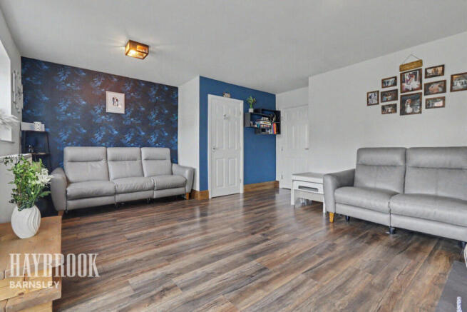 4 bed Detached for sale Image 11