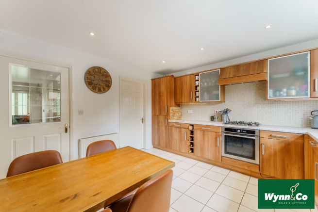4 bed Detached for sale Image 9