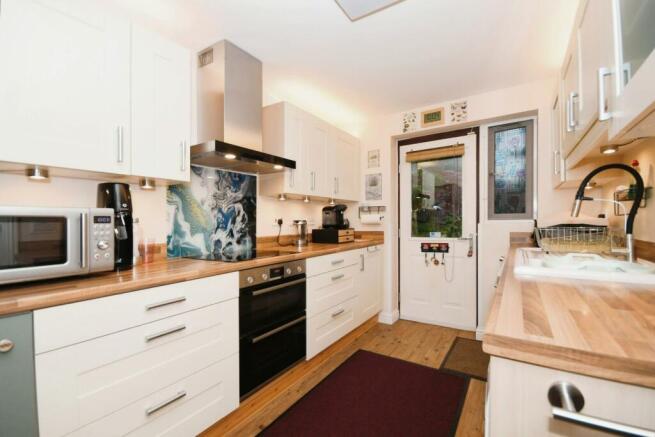 KITCHEN 02.jpg