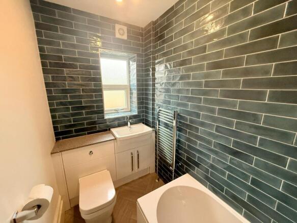 2 bed Flat to rent Image 12