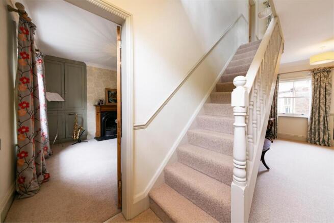 5 bed Detached for sale Image 11