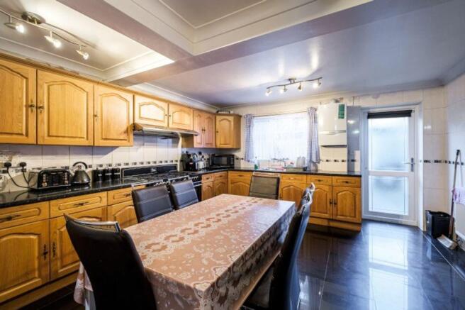 Kitchen / Dining Area