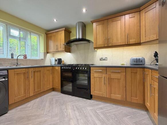 Belmont Close, Dibden Purlieu, SO45 photo 4