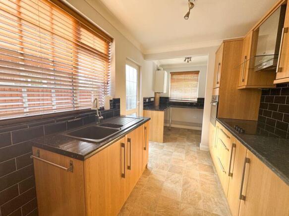 Drake Avenue, Grimsby photo 4