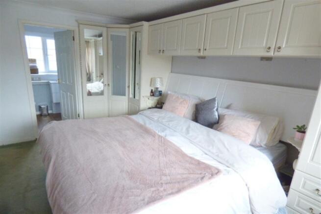 Bed 1 b