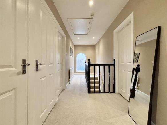 3 bed Detached for sale Image 9