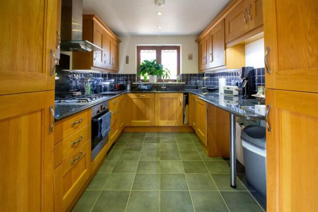 Hickmans Court 8 -Kitchen.jpg