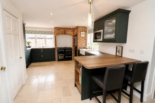 3 bed Detached for sale Image 4