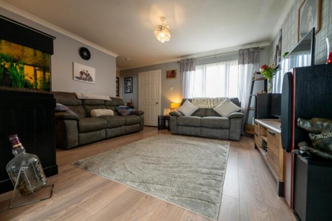 Oakfield Drive, Bonhill, Alexandria, West Dunbartonshire photo 4