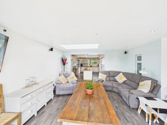 3 bed Semi-Detached for sale Image 6