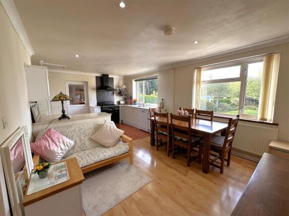 Open-Plan Dining Kitchen 009