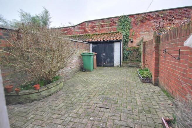 2 bed Terraced for sale Image 8