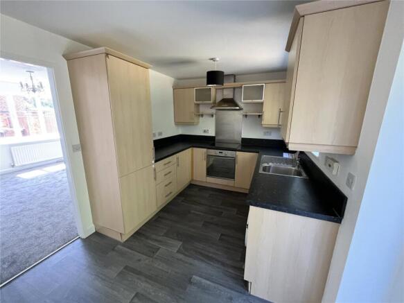 3 bed End of Terrace to rent Image 4