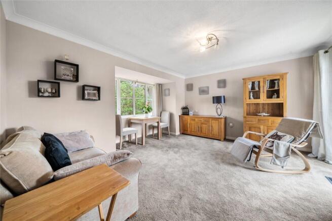 Joinville Place, Addlestone, Surrey, KT15 photo 3