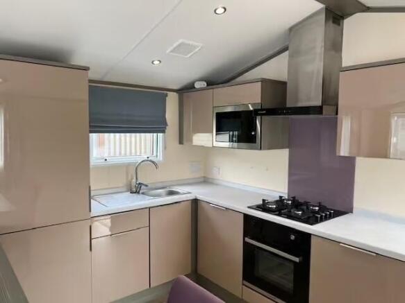 2 bed Park Home for sale Image 4