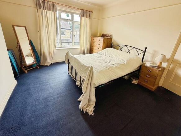 5 bed Semi-Detached for sale Image 10
