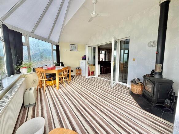 4 bed Detached for sale Image 8
