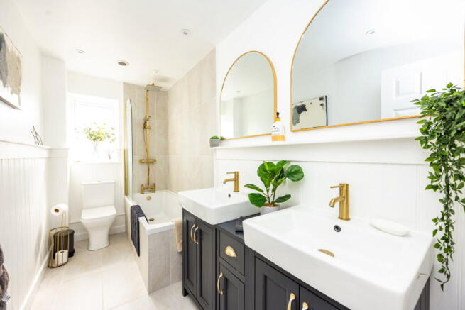4 bed Detached for sale Image 6