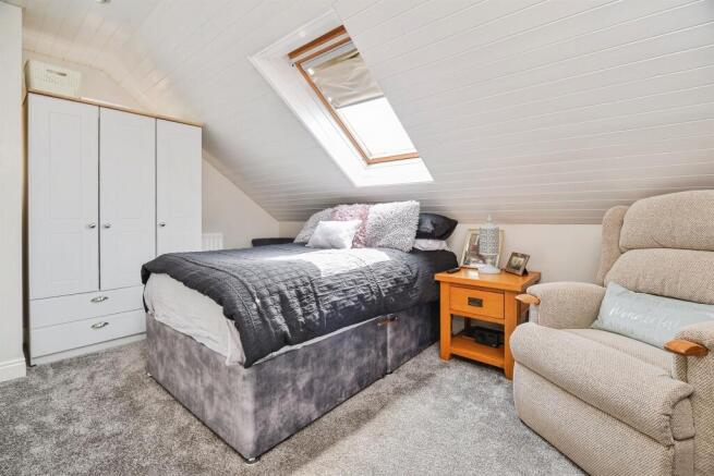 4 bed Semi-Detached for sale Image 12