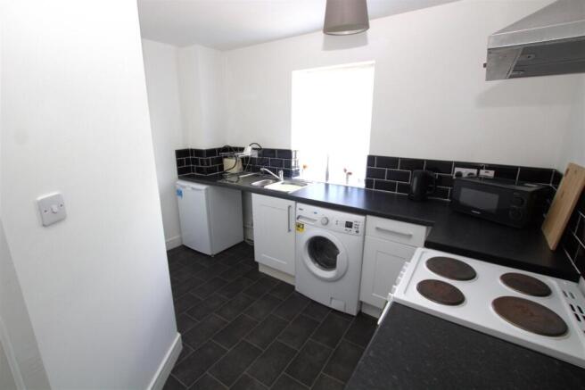 2 bed Apartment to rent Image 4
