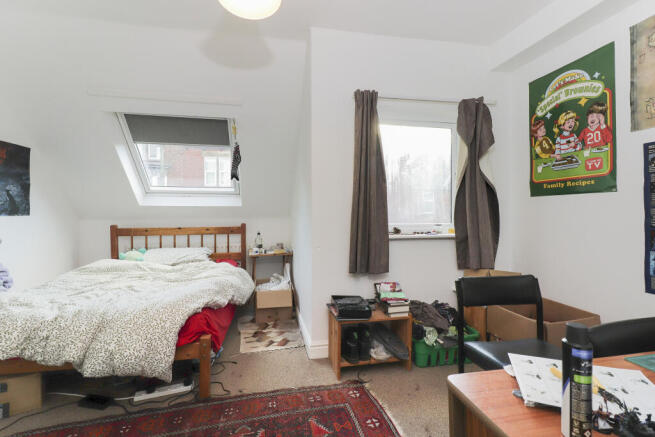 5 bed Detached for sale Image 12
