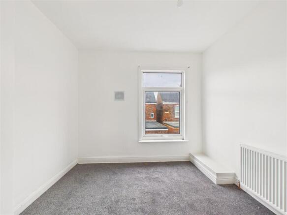 2 bed End of Terrace to rent Image 8