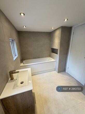 3 bed Terraced to rent Image 7