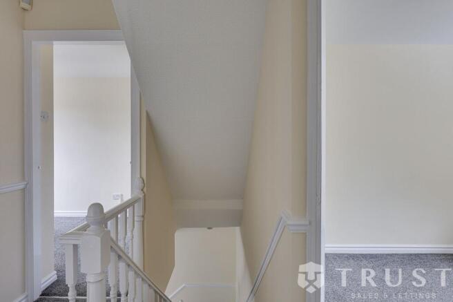 4 bed Semi-Detached to rent Image 12