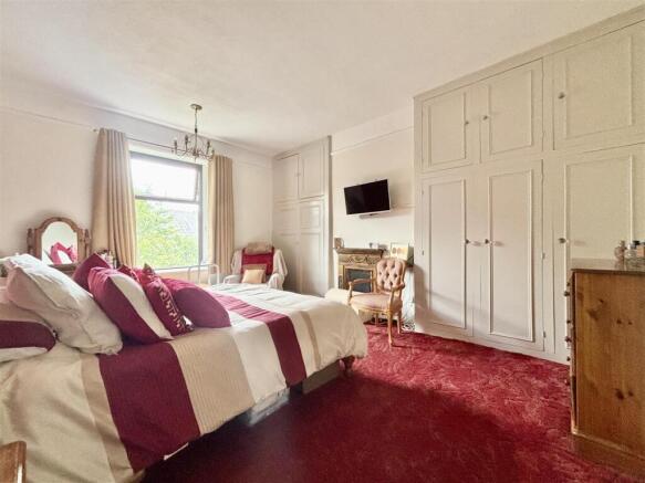 6 bed Semi-Detached for sale Image 12