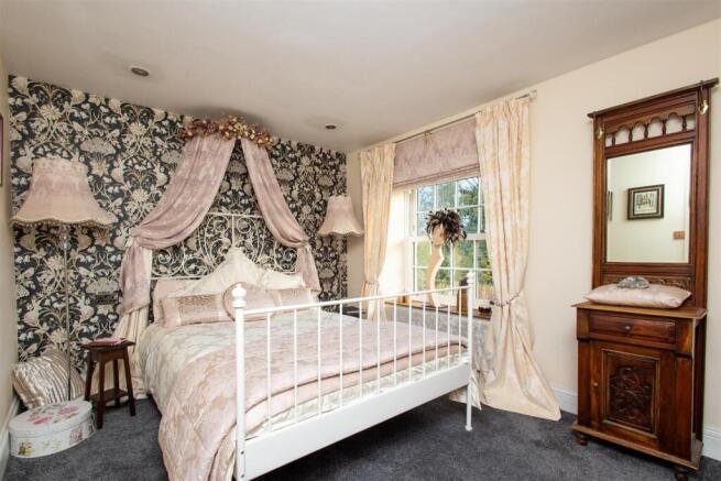 3 bed Detached to rent Image 12