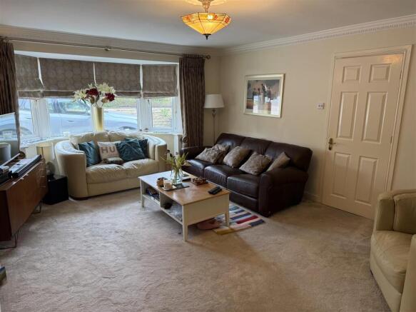 4 bed Detached for sale Image 8